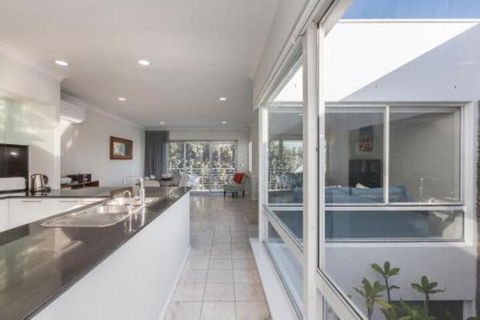 Cottesloe Beach House II - Accommodation Cairns 4