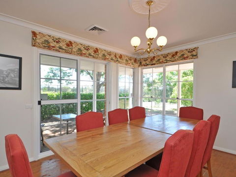 Beggars Bridge Vineyard Homestead W / Pool + Wifi + Tennis + Vineyard - Accommodation Cairns 5