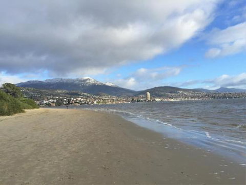 Moonrise View Apartment - Accommodation Cairns 4