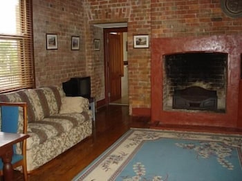 Lochinvar House B&B - Accommodation Cairns 6
