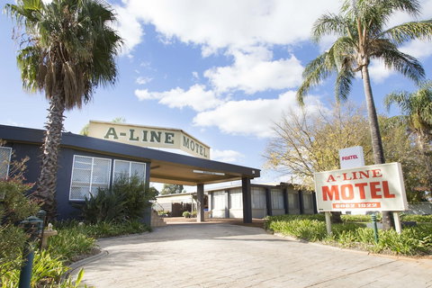 A-line Motel - Accommodation Cairns 0