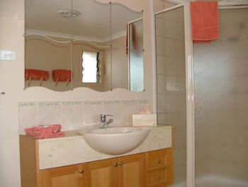 Hillview Cottages - Accommodation Cairns 4