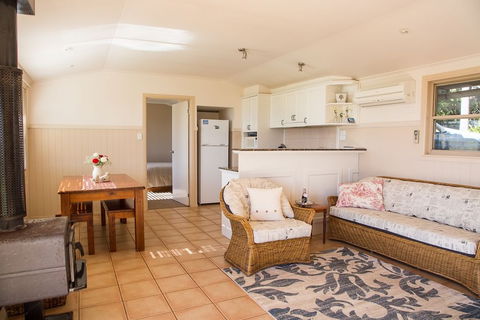 Hillview Cottages - Accommodation Cairns 5