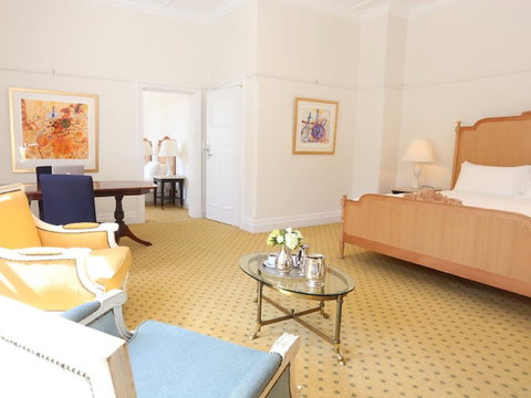 The Robertson Hotel - Accommodation Cairns 3