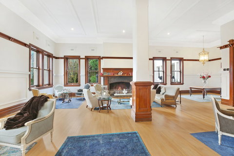 The Robertson Hotel - Accommodation Cairns 1