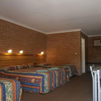 Aaron Inn Motel - Accommodation Cairns 3