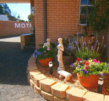 Aaron Inn Motel - Accommodation Cairns 0