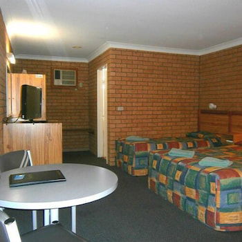 Aaron Inn Motel - Accommodation Cairns 4