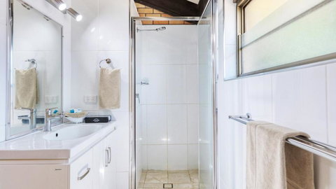 All Travellers Motor Inn - Accommodation Cairns 3