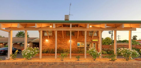 All Travellers Motor Inn - Accommodation Cairns 2