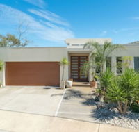 Currawong Close - Rejuvenate Stays - Accommodation Cairns
