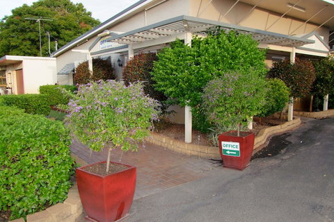 Acacia Motel - Accommodation Cairns 0