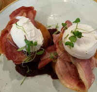 Dark Horse on The Brit - Accommodation Cairns