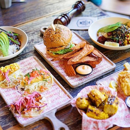 Salmon & Bear - Accommodation Cairns 0