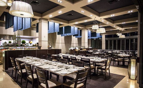 Waves Buffet Restaurant - Accommodation Cairns 1