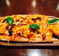 four hands pizza bar  grill - Accommodation Cairns