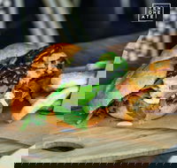 Ten One Ate - Accommodation Cairns