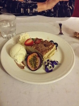 Anna's Restaurant - Accommodation Cairns 0