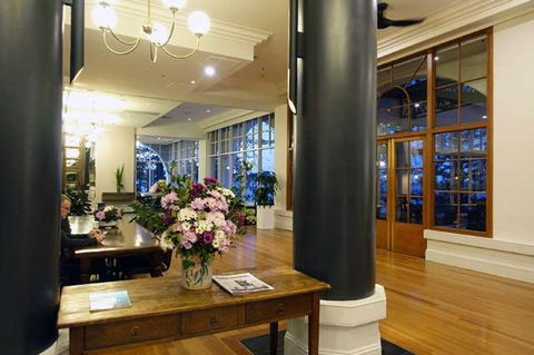 Lord Ashley Bar - Accommodation Cairns 0