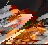 The Commercial Hotel - Accommodation Cairns