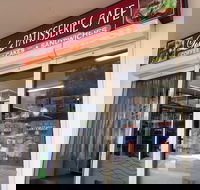 Lisa's Patisserie Cafe