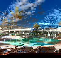 Oasis Pool Bar - Accommodation Cairns