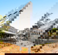 The Daring Squire - Accommodation Cairns