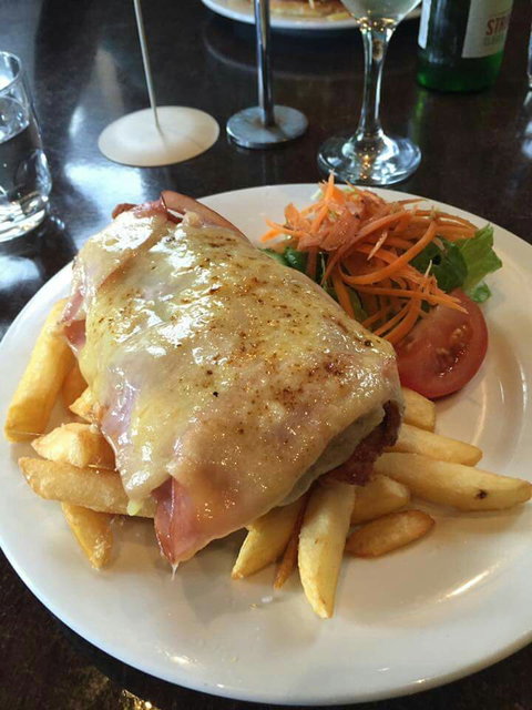 The Apple Tree Inn - Accommodation Cairns 1