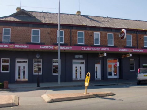 The Clubhouse Hotel - Accommodation Cairns 2