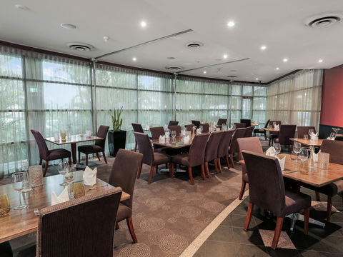 Champs Bar And Dining - Accommodation Cairns 2