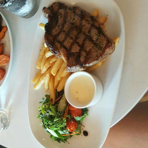 Restaurant At Rose Hotel - Accommodation Cairns 0
