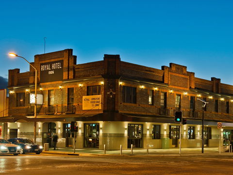 Royal Hotel Queanbeyan - Accommodation Cairns 0