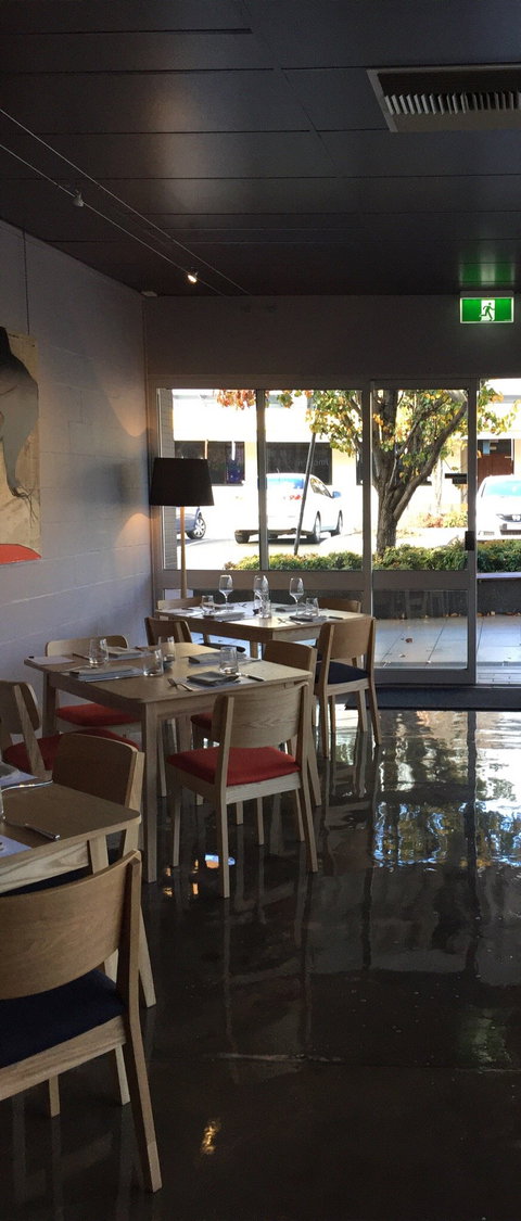 Zev's Bistro - Accommodation Cairns 1