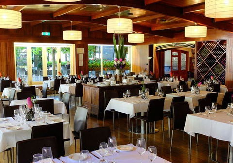 The Windsor Hotel - Accommodation Cairns 1