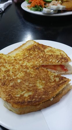 Amble Inn Snack Bar - Accommodation Cairns 0