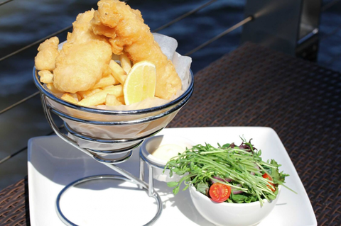 Dundee’s Restaurant On The Waterfront - Accommodation Cairns 10