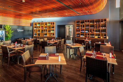 Dundee’s Restaurant On The Waterfront - Accommodation Cairns 2