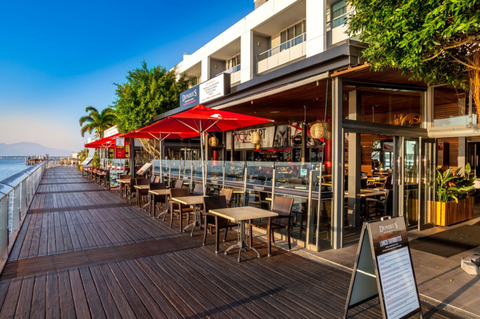 Dundee’s Restaurant On The Waterfront - Accommodation Cairns 4