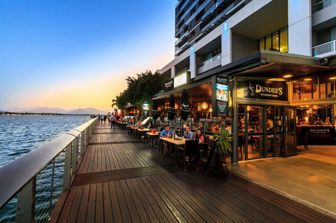 Dundee’s Restaurant On The Waterfront - Accommodation Cairns 7