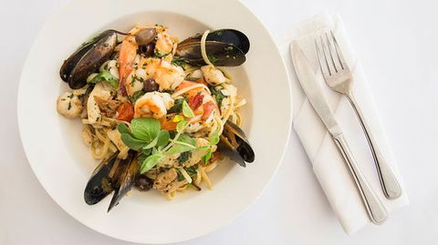 Domani's Cafe Restaurant Bar - Accommodation Cairns 0