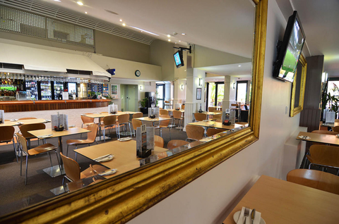 Ashmore Tavern - Accommodation Cairns 2