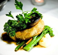 Harry's Restaurant and Redford Bar - Accommodation Cairns