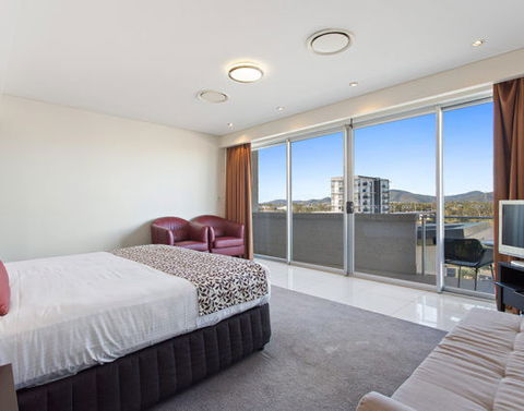 CBD Executive Apartments - Accommodation Cairns 4