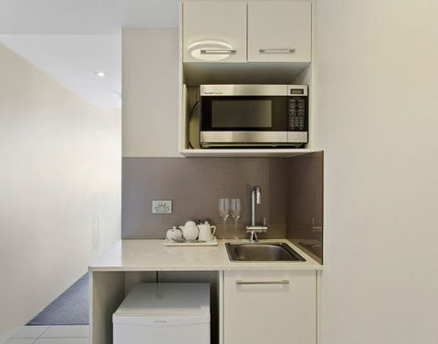 CBD Executive Apartments - Accommodation Cairns 5