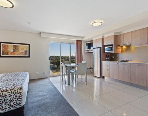 CBD Executive Apartments - Accommodation Cairns 8
