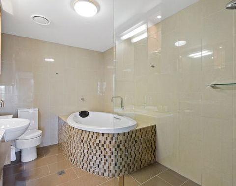 CBD Executive Apartments - Accommodation Cairns 9