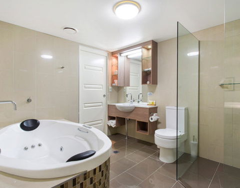CBD Executive Apartments - Accommodation Cairns 10