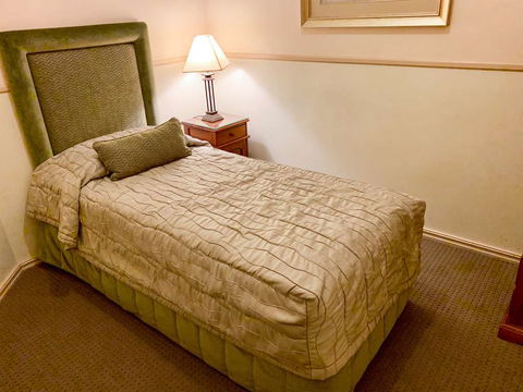 Royal Albert Hotel - Accommodation Cairns 3
