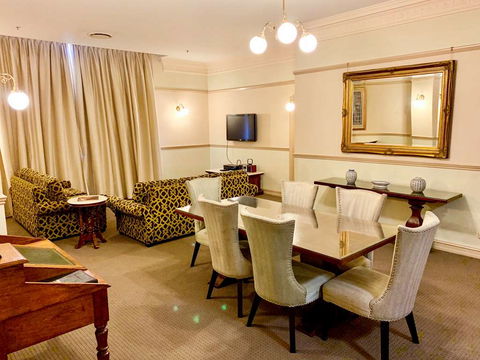 Royal Albert Hotel - Accommodation Cairns 5