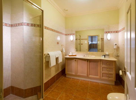 Royal Albert Hotel - Accommodation Cairns 8